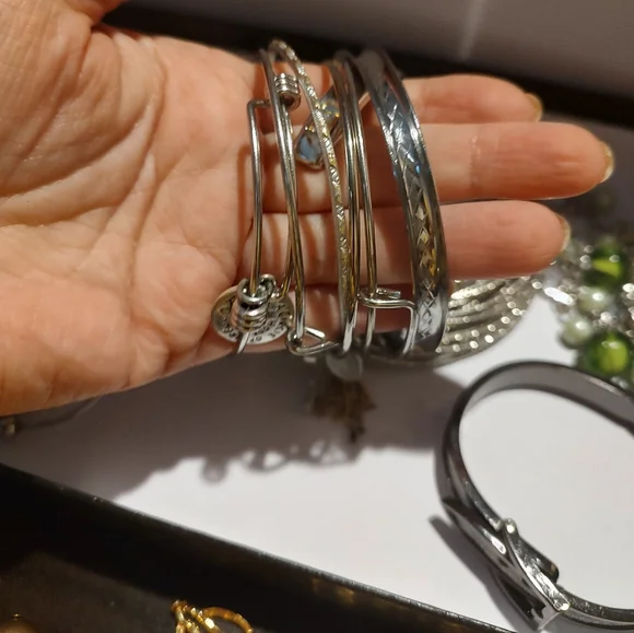 Bracelet Lot: BR, Chico's, Sarah Coventry ++ - Picture 7 of 10